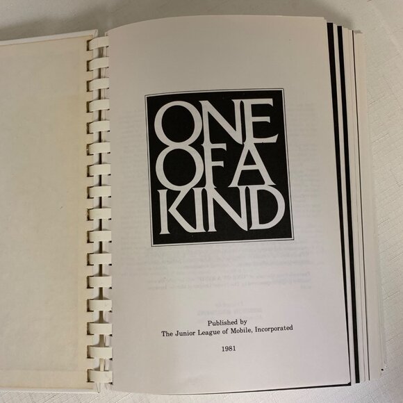 One Of A Kind Cookbook Junior League Of Mobile Southern Living Hall Of Fame Vint - Picture 2 of 10